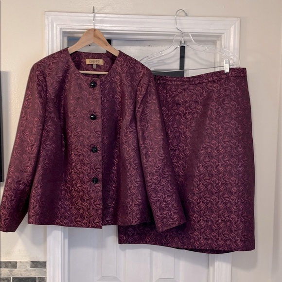 Kasper Women's Plus Size 16W Burgundy Patterned Skirt Set - Picture 1 of 13